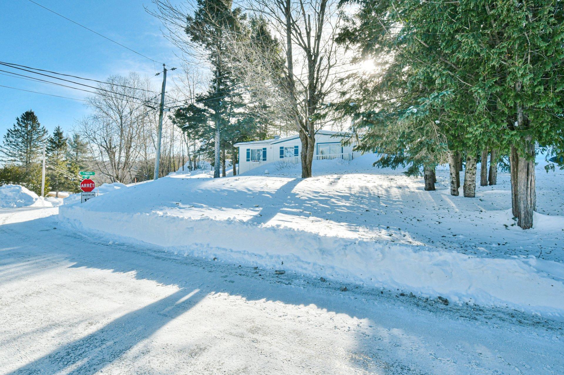 









958


Ch. des Habitations-des-Monts

,
Saint-Sauveur,




QC
J0R1R3

