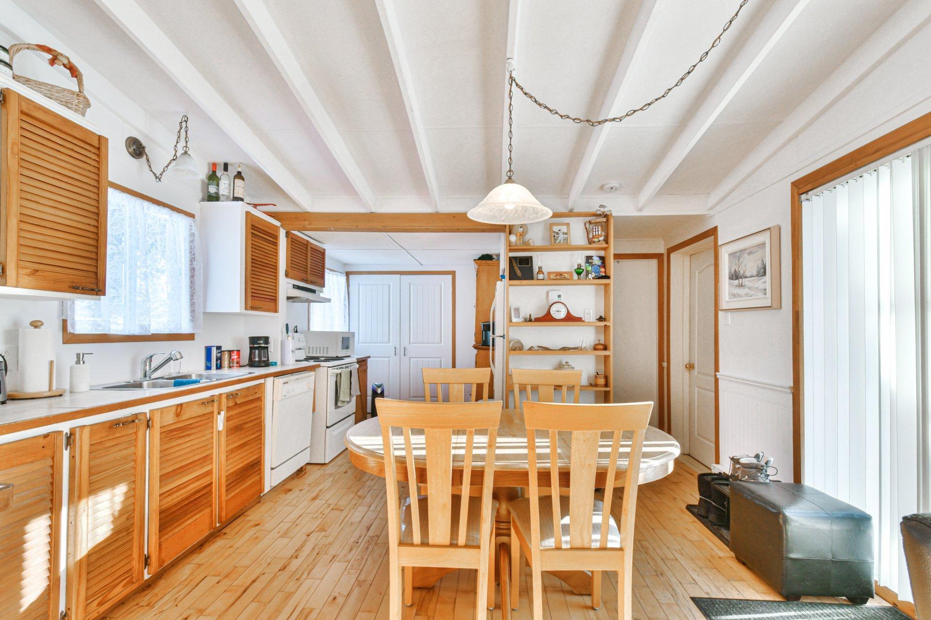 









958


Ch. des Habitations-des-Monts

,
Saint-Sauveur,




QC
J0R1R3

