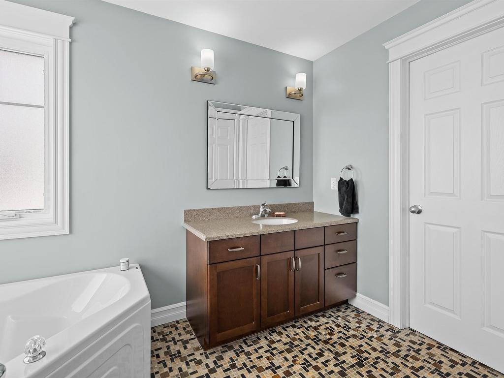 












245 Campbells Way

,
Cape Traverse,




PE
C0B 1X0

