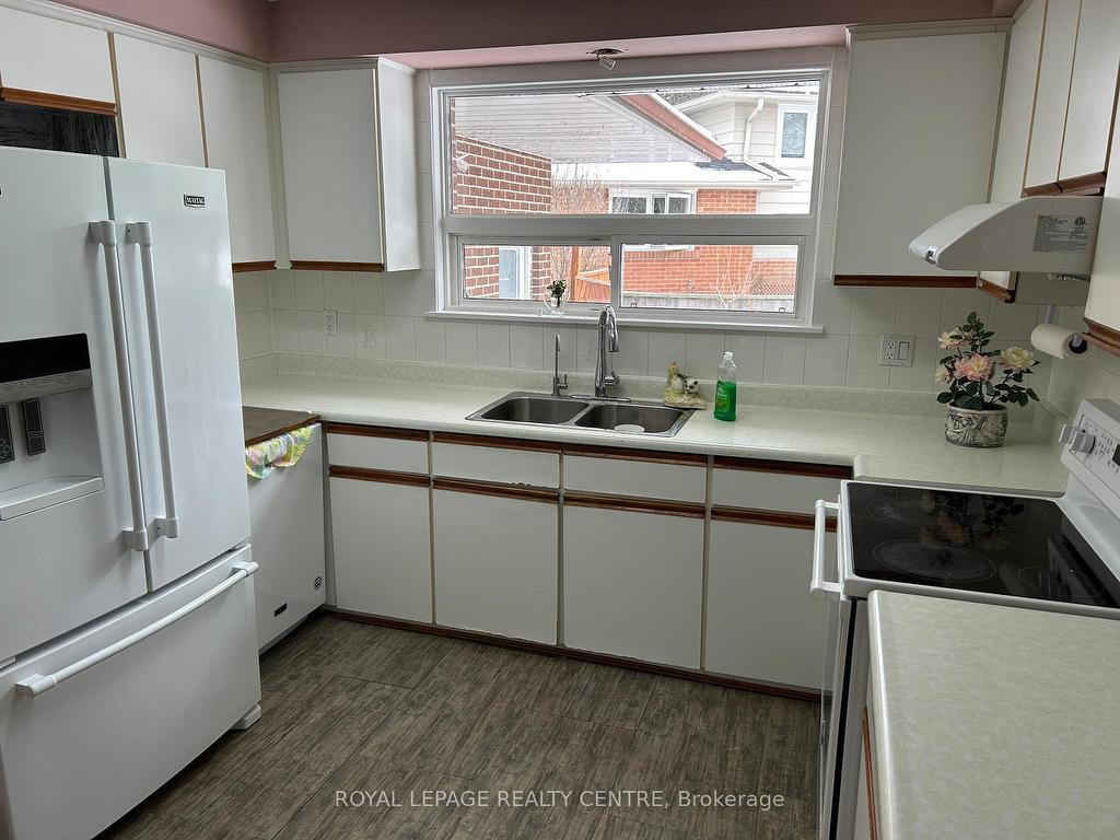 









3253


Ibbetson

Crescent, UPPER,
Mississauga,




ON
L5C 1Z1

