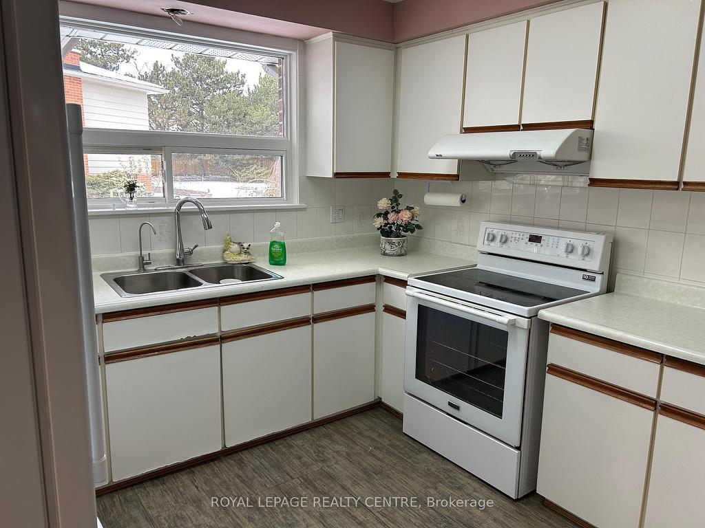









3253


Ibbetson

Crescent, UPPER,
Mississauga,




ON
L5C 1Z1

