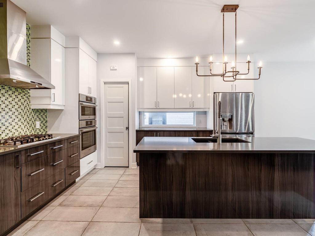 









30


Rue du Croissant-Perlé

,
La Prairie,




QC
J5R0N5


