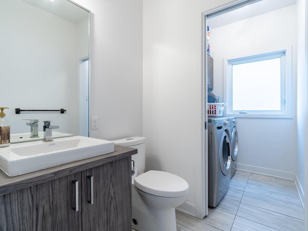 









30


Rue du Croissant-Perlé

,
La Prairie,




QC
J5R0N5


