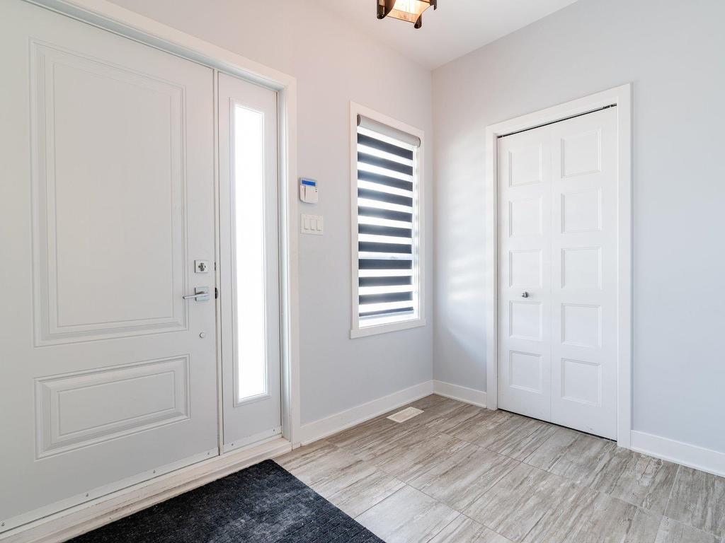 









30


Rue du Croissant-Perlé

,
La Prairie,




QC
J5R0N5


