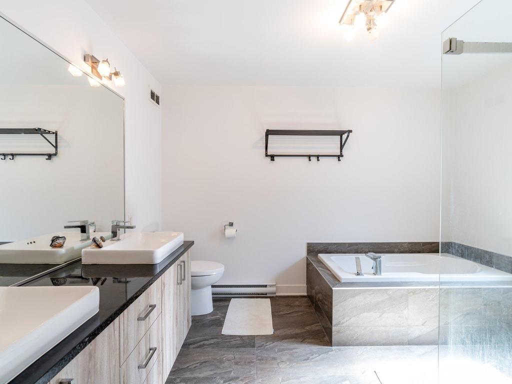 









30


Rue du Croissant-Perlé

,
La Prairie,




QC
J5R0N5

