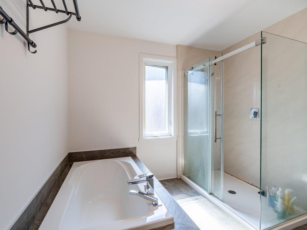 









30


Rue du Croissant-Perlé

,
La Prairie,




QC
J5R0N5

