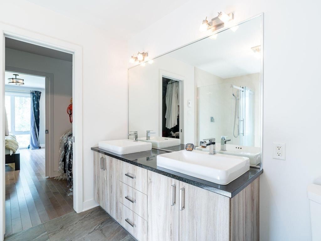 









30


Rue du Croissant-Perlé

,
La Prairie,




QC
J5R0N5

