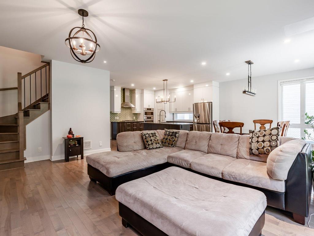 









30


Rue du Croissant-Perlé

,
La Prairie,




QC
J5R0N5

