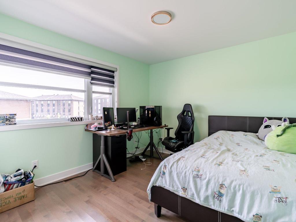 









30


Rue du Croissant-Perlé

,
La Prairie,




QC
J5R0N5

