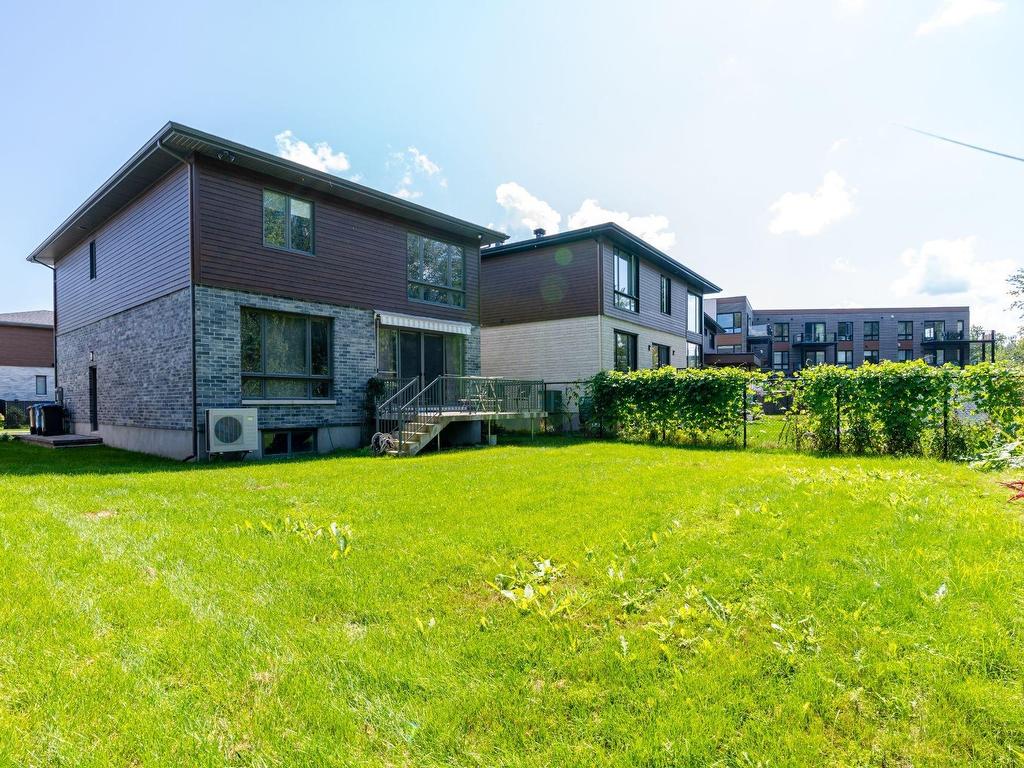 









30


Rue du Croissant-Perlé

,
La Prairie,




QC
J5R0N5

