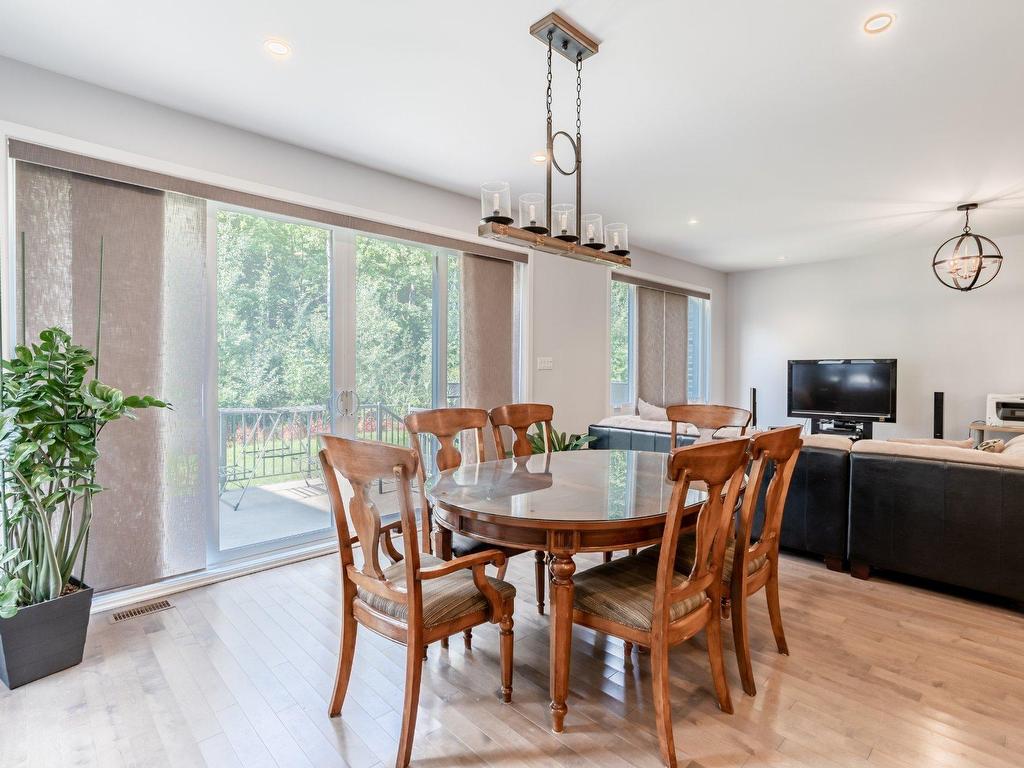 









30


Rue du Croissant-Perlé

,
La Prairie,




QC
J5R0N5

