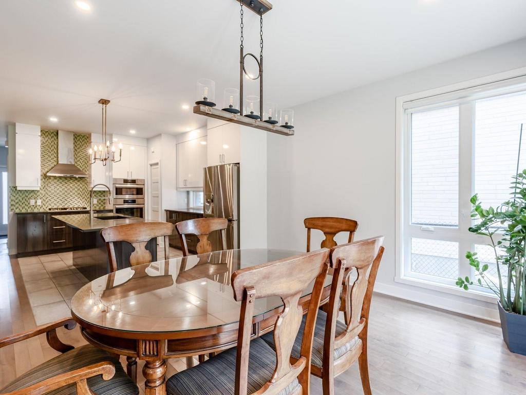 









30


Rue du Croissant-Perlé

,
La Prairie,




QC
J5R0N5

