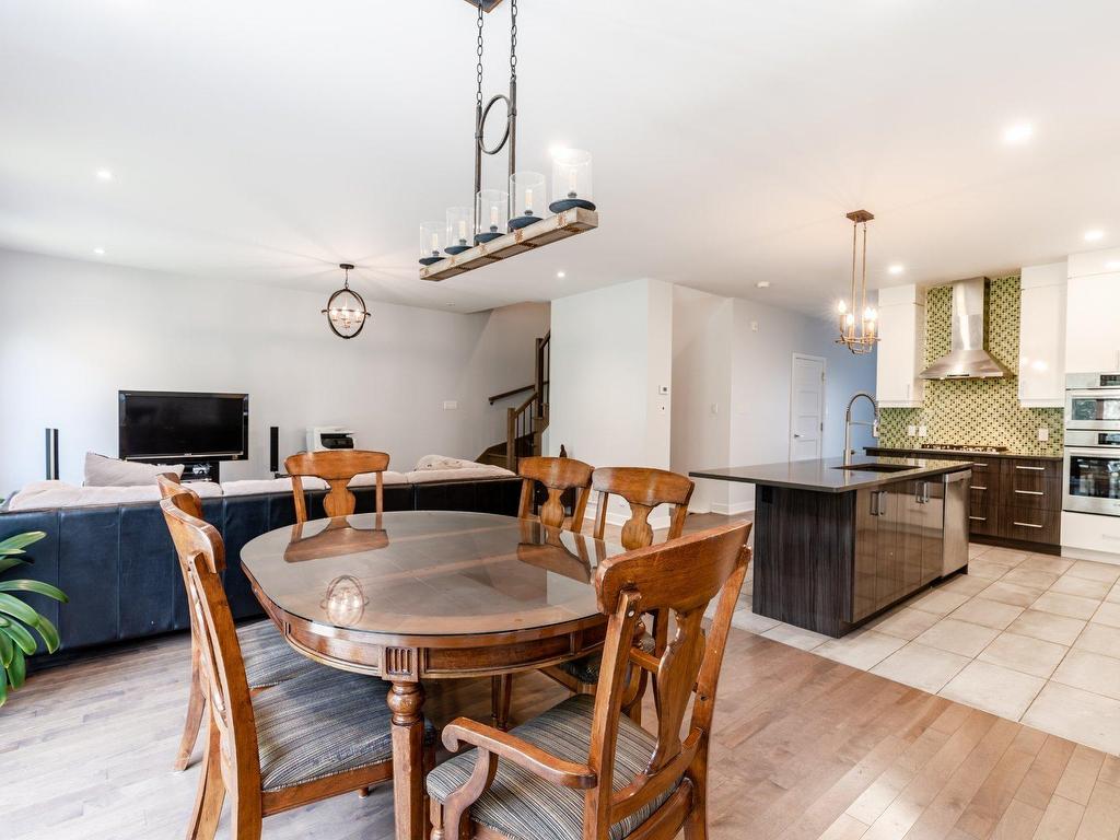 









30


Rue du Croissant-Perlé

,
La Prairie,




QC
J5R0N5

