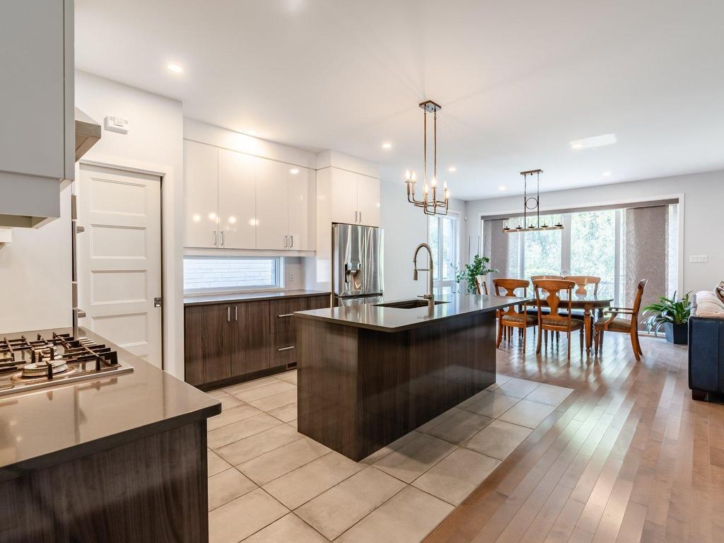 









30


Rue du Croissant-Perlé

,
La Prairie,




QC
J5R0N5

