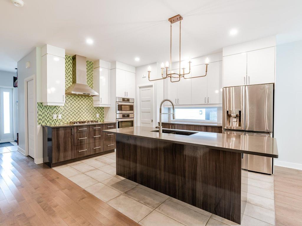 









30


Rue du Croissant-Perlé

,
La Prairie,




QC
J5R0N5

