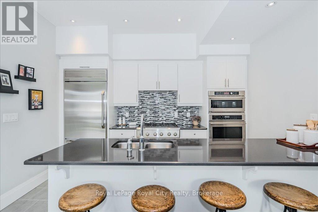 












RL3 - 53 ARTHUR STREET S

,
Guelph (St. Patrick's Ward),




Ontario
N1E0P5

