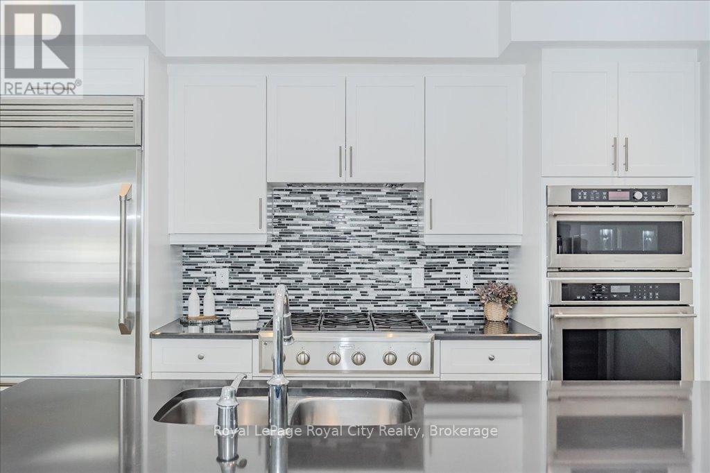 












RL3 - 53 ARTHUR STREET S

,
Guelph (St. Patrick's Ward),




Ontario
N1E0P5

