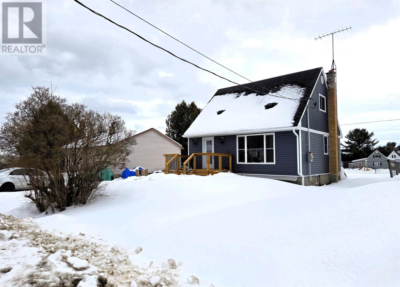 












44 Lewis ST

,
Spanish,




Ontario
P0P2A0

