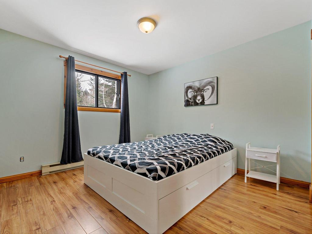 









637


Ch. du Lac-Lanthier E.

,
Rivière-Rouge,




QC
J0T1T0

