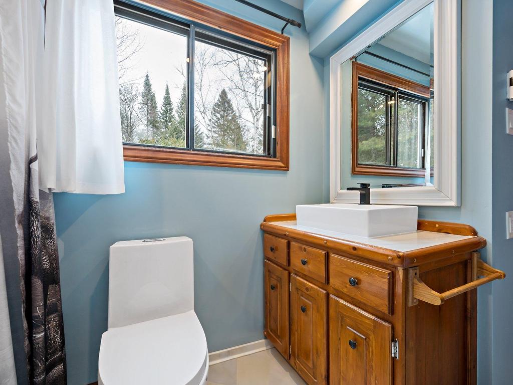 









637


Ch. du Lac-Lanthier E.

,
Rivière-Rouge,




QC
J0T1T0

