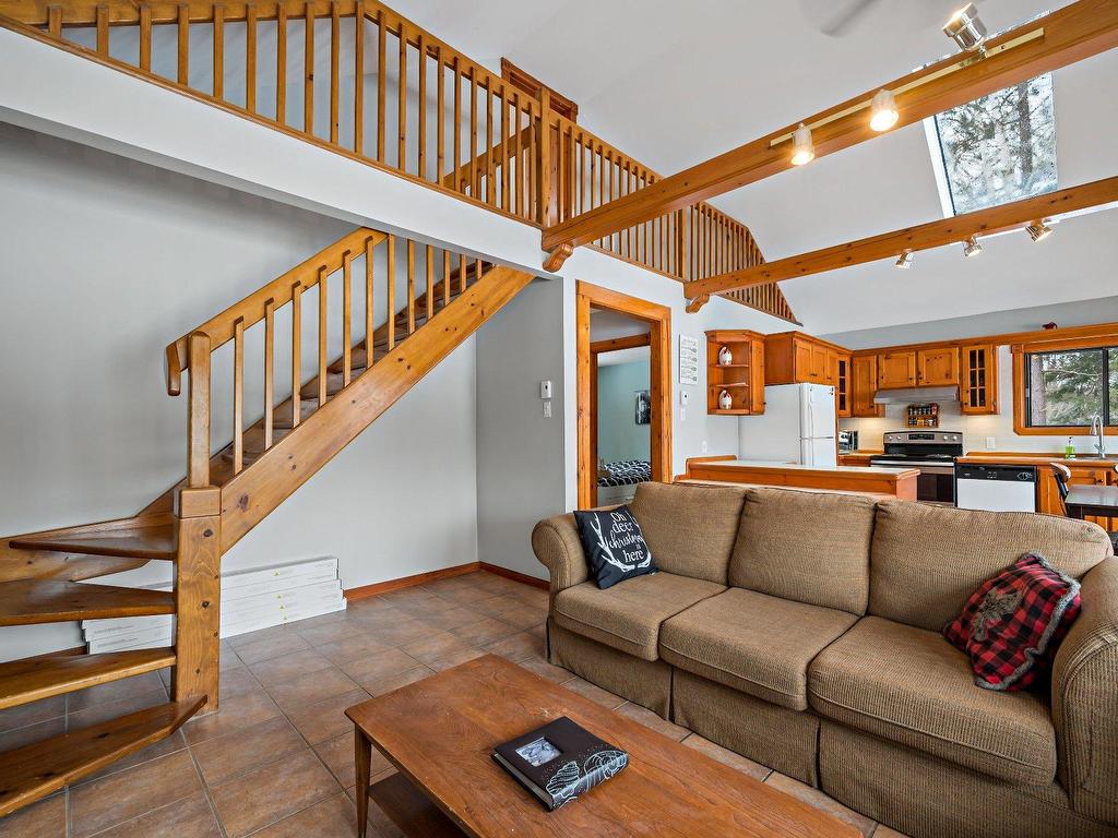 









637


Ch. du Lac-Lanthier E.

,
Rivière-Rouge,




QC
J0T1T0

