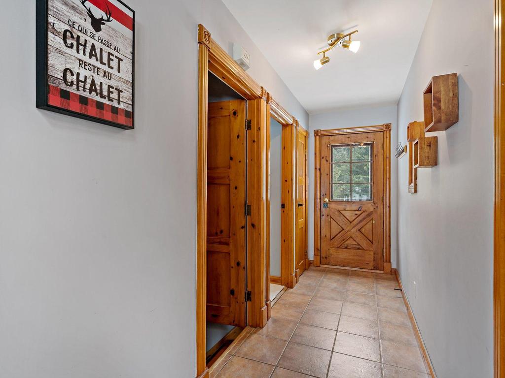 









637


Ch. du Lac-Lanthier E.

,
Rivière-Rouge,




QC
J0T1T0

