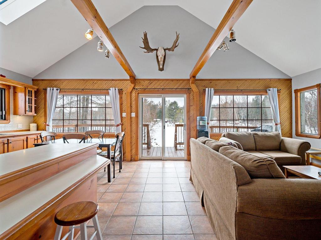 









637


Ch. du Lac-Lanthier E.

,
Rivière-Rouge,




QC
J0T1T0

