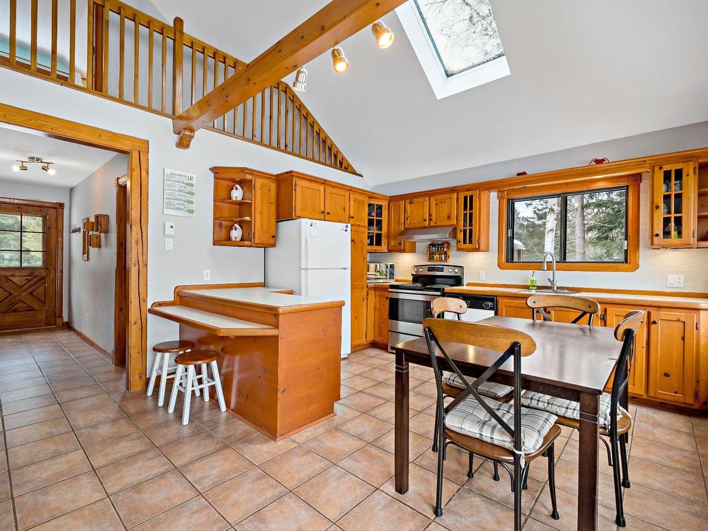 









637


Ch. du Lac-Lanthier E.

,
Rivière-Rouge,




QC
J0T1T0

