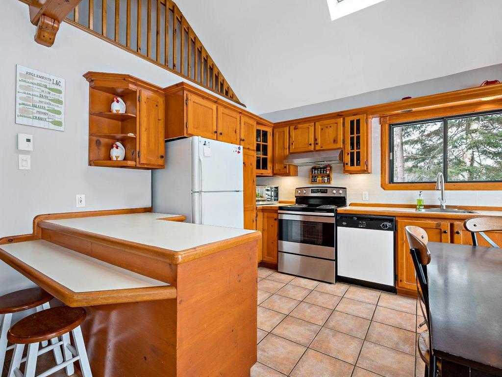 









637


Ch. du Lac-Lanthier E.

,
Rivière-Rouge,




QC
J0T1T0

