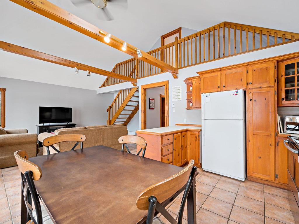 









637


Ch. du Lac-Lanthier E.

,
Rivière-Rouge,




QC
J0T1T0

