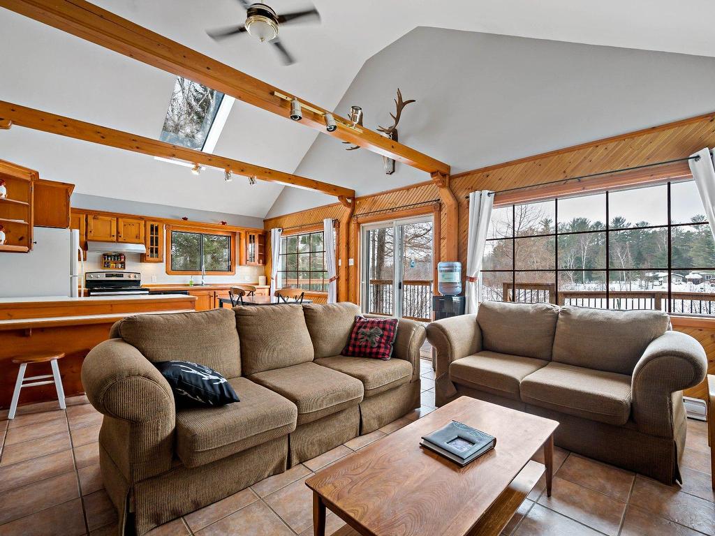 









637


Ch. du Lac-Lanthier E.

,
Rivière-Rouge,




QC
J0T1T0

