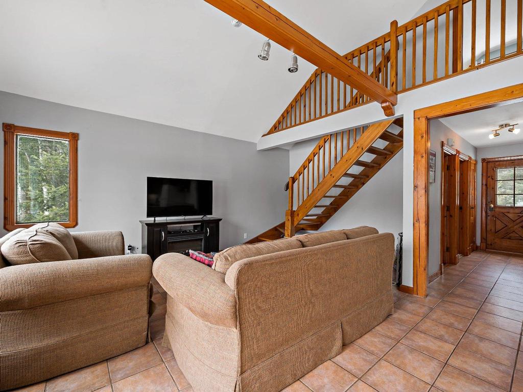 









637


Ch. du Lac-Lanthier E.

,
Rivière-Rouge,




QC
J0T1T0

