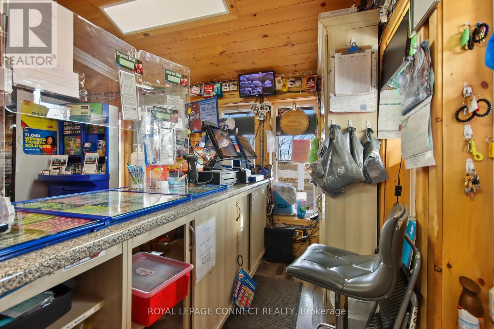 












5804 HIGHWAY 41 ROAD

,
Addington Highlands,




Ontario
K0K2A0

