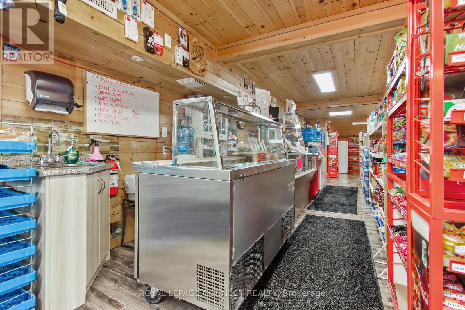 












5804 HIGHWAY 41 ROAD

,
Addington Highlands,




Ontario
K0K2A0

