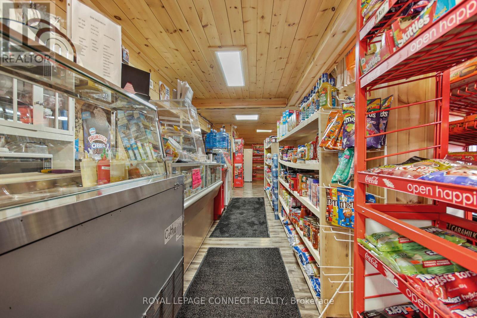 












5804 HIGHWAY 41 ROAD

,
Addington Highlands,




Ontario
K0K2A0

