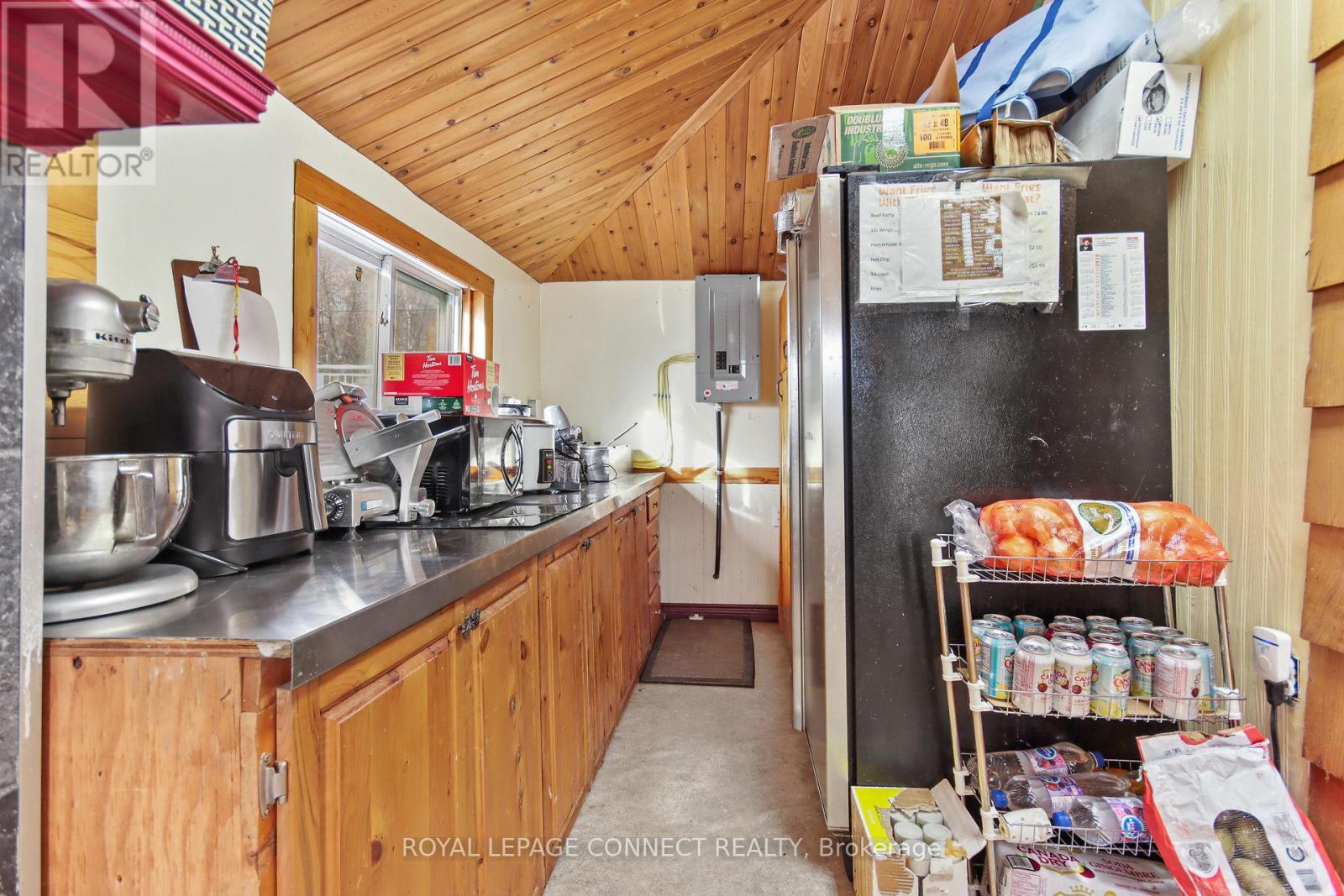 












5804 HIGHWAY 41 ROAD

,
Addington Highlands,




Ontario
K0K2A0

