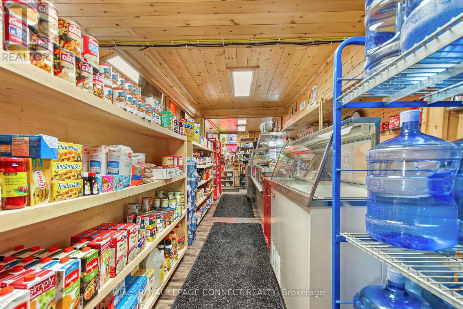 












5804 HIGHWAY 41 ROAD

,
Addington Highlands,




Ontario
K0K2A0

