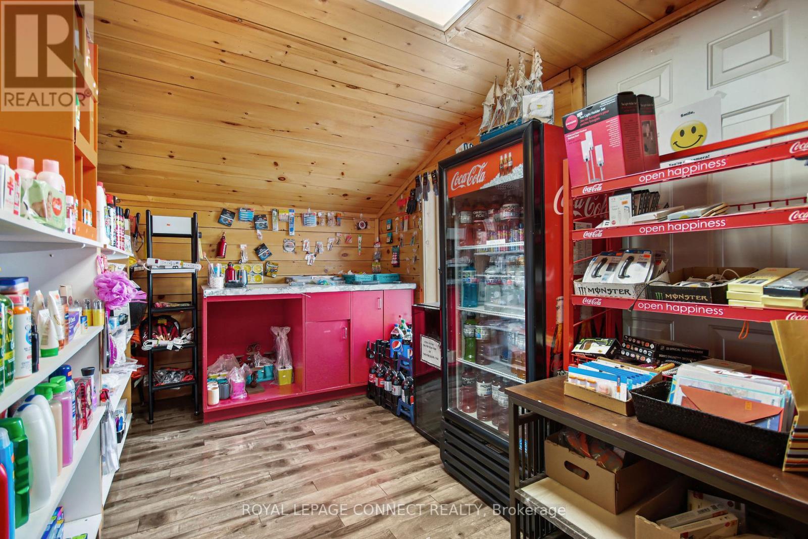 












5804 HIGHWAY 41 ROAD

,
Addington Highlands,




Ontario
K0K2A0

