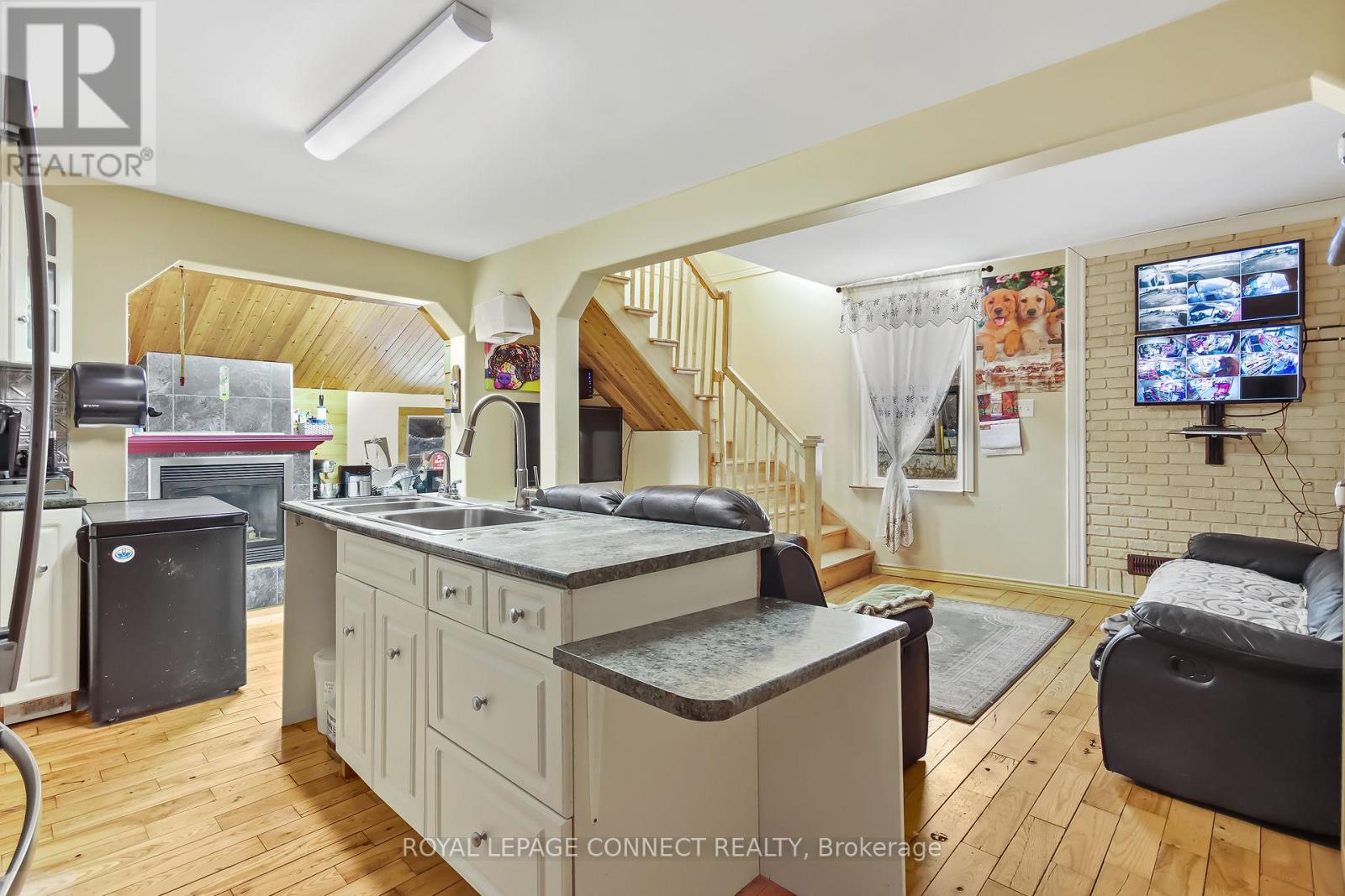 












5804 HIGHWAY 41 ROAD

,
Addington Highlands,




Ontario
K0K2A0

