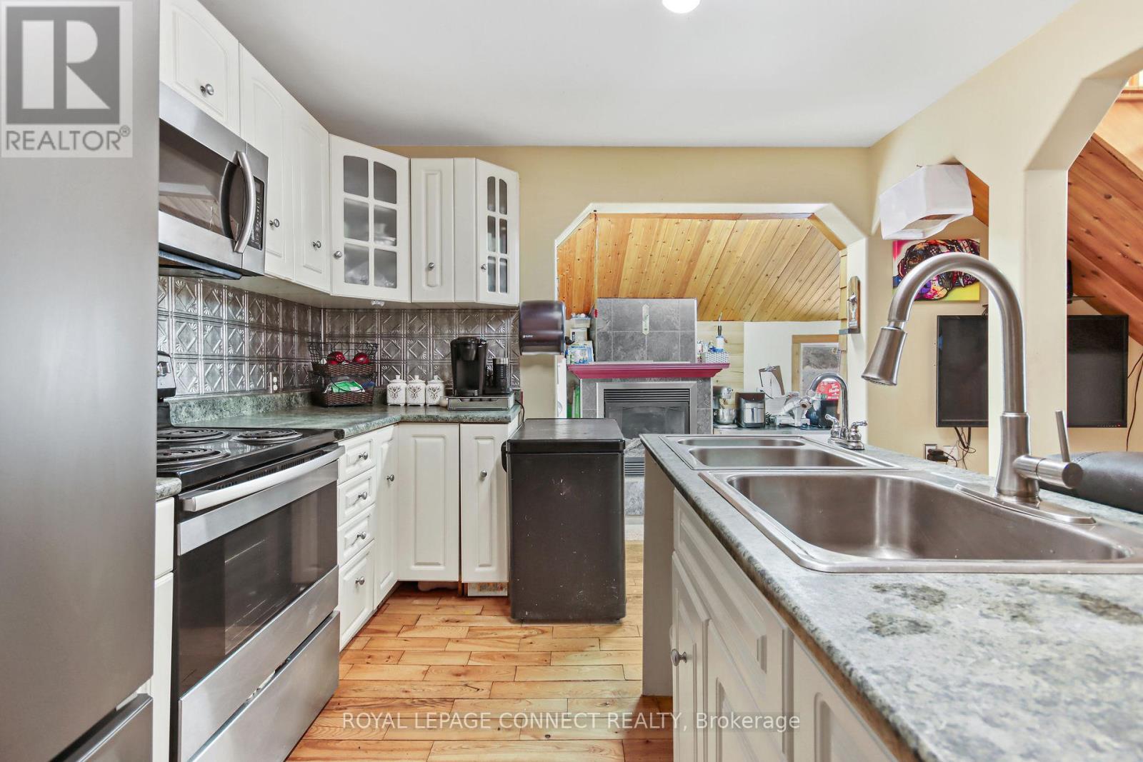 












5804 HIGHWAY 41 ROAD

,
Addington Highlands,




Ontario
K0K2A0


