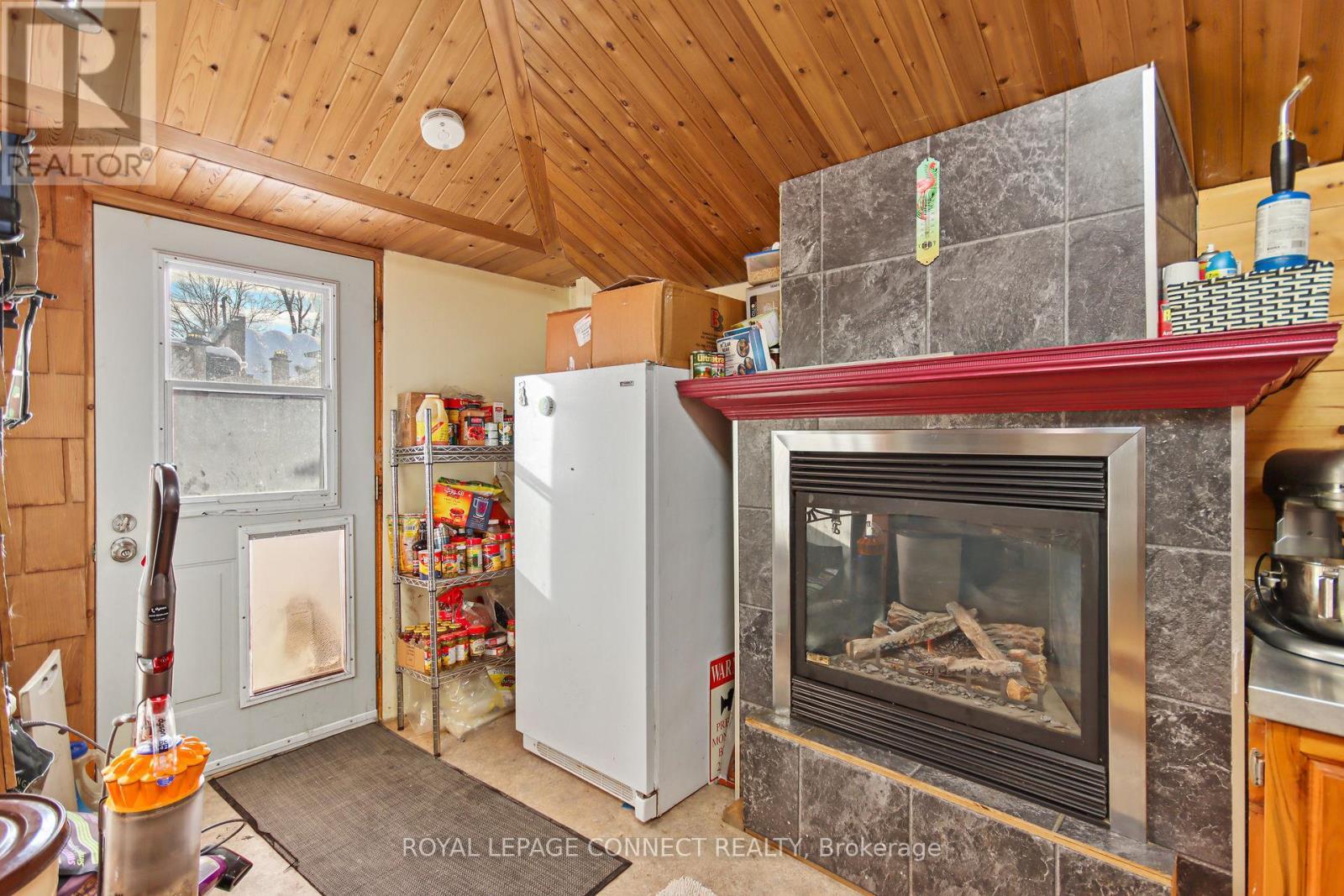 












5804 HIGHWAY 41 ROAD

,
Addington Highlands,




Ontario
K0K2A0

