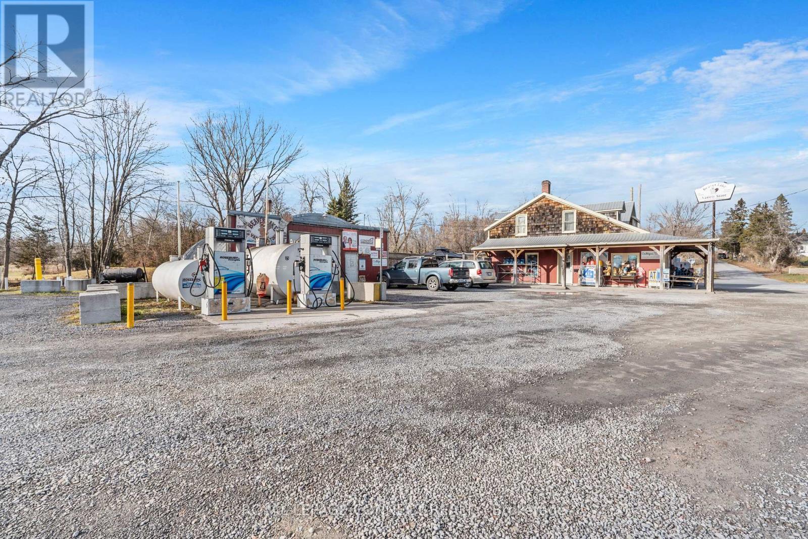 












5804 HIGHWAY 41 ROAD

,
Addington Highlands,




Ontario
K0K2A0

