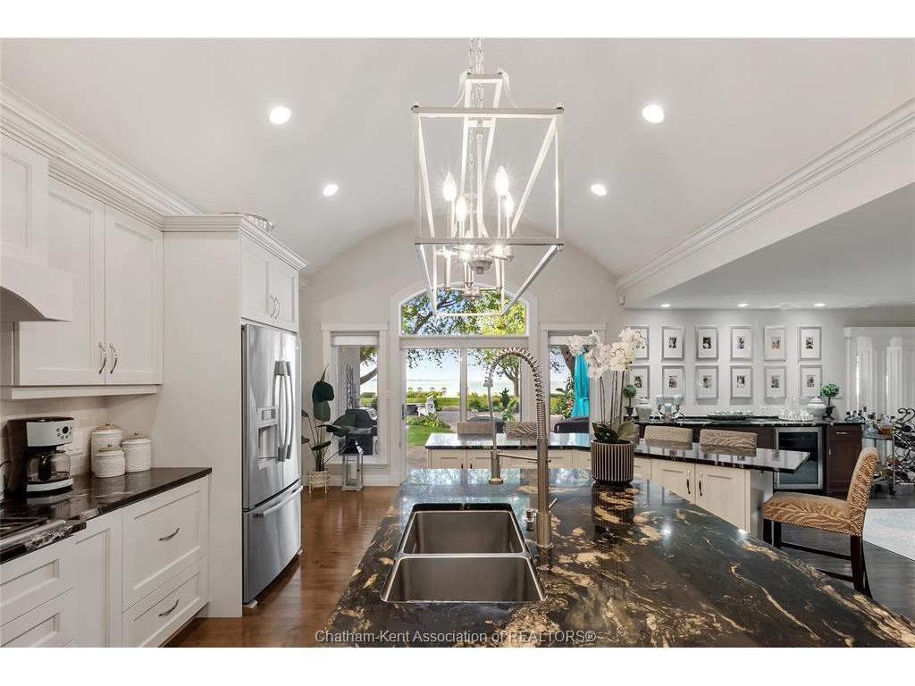 









335


ISLAND

Crescent,
Lighthouse Cove,




ON
N0P 2L0


