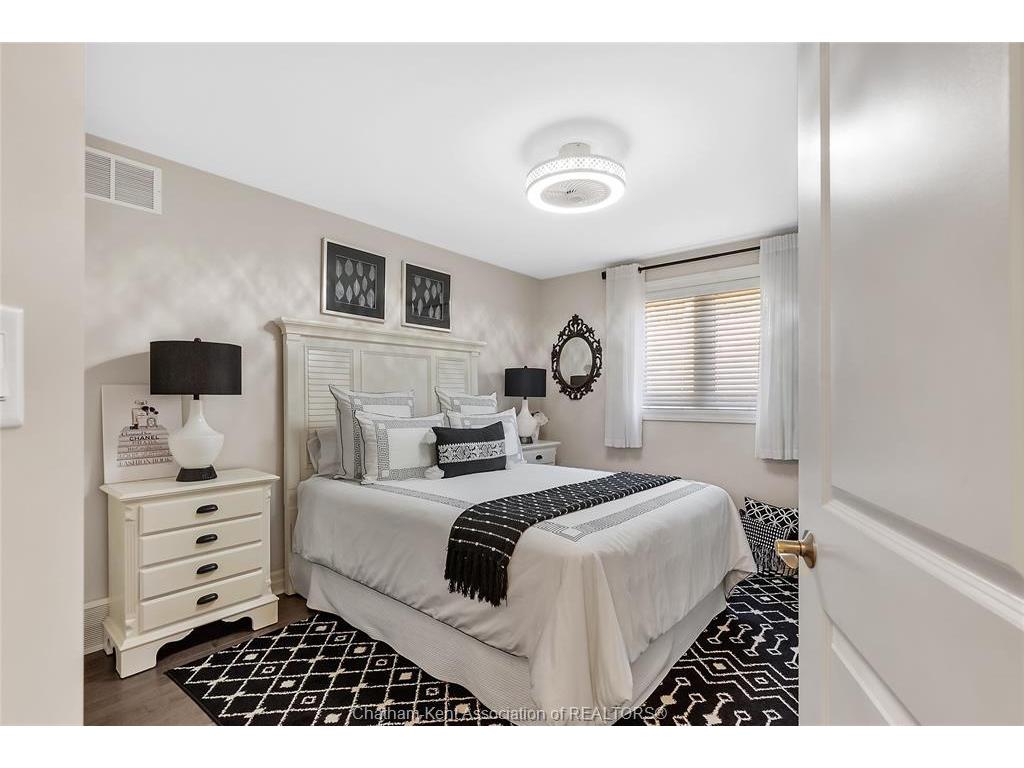 









335


ISLAND

Crescent,
Lighthouse Cove,




ON
N0P 2L0

