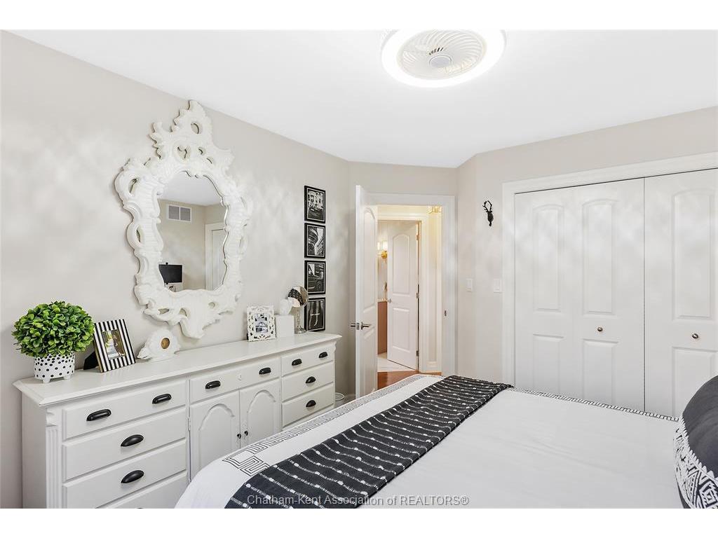 









335


ISLAND

Crescent,
Lighthouse Cove,




ON
N0P 2L0

