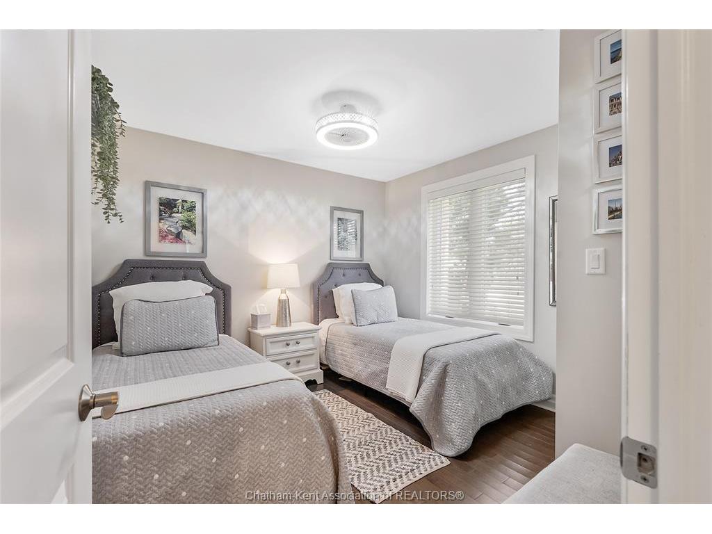 









335


ISLAND

Crescent,
Lighthouse Cove,




ON
N0P 2L0

