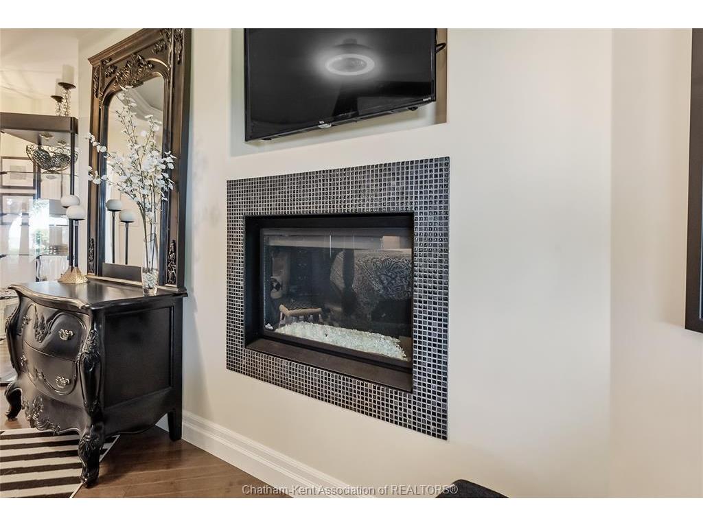 









335


ISLAND

Crescent,
Lighthouse Cove,




ON
N0P 2L0

