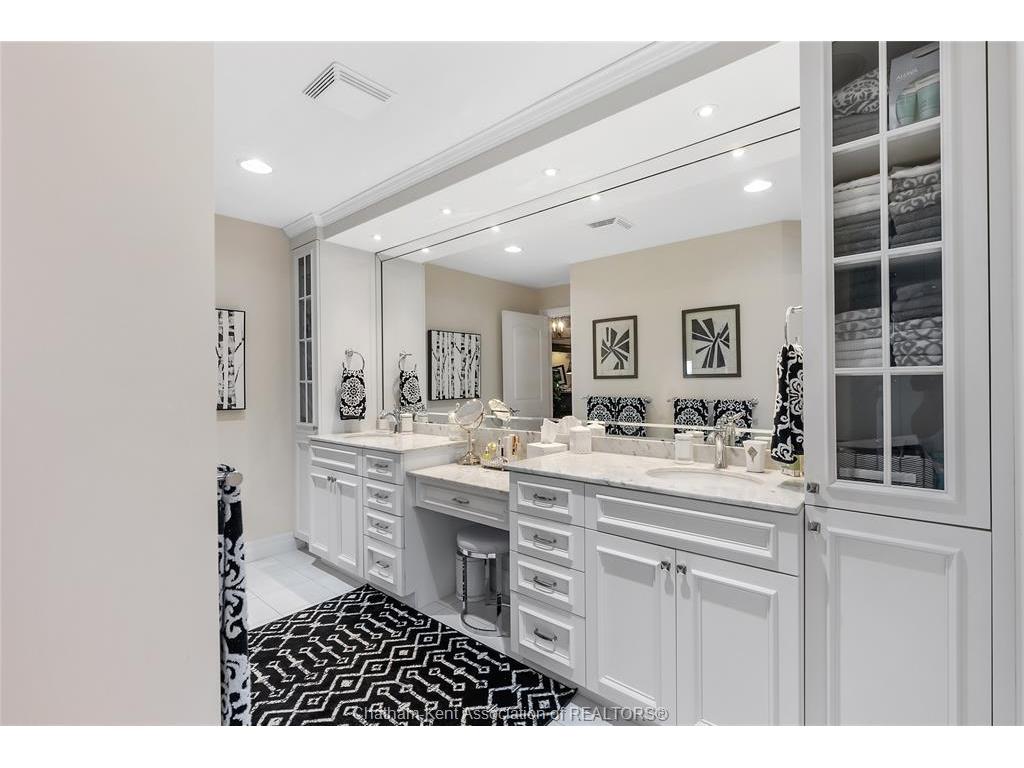 









335


ISLAND

Crescent,
Lighthouse Cove,




ON
N0P 2L0

