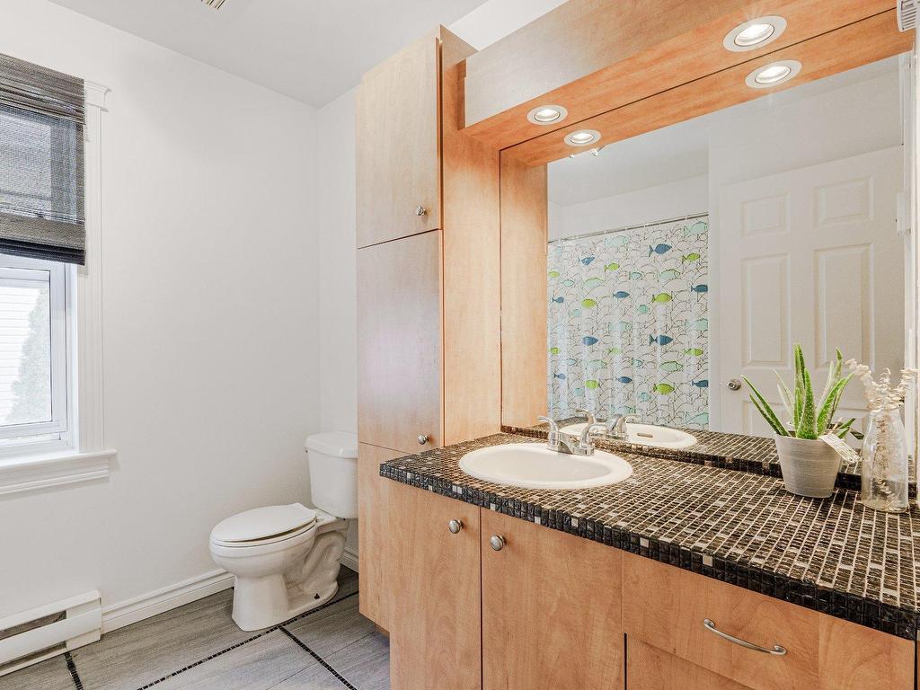 









6432

 - 6434


Rue du Président-Kennedy

,
Sherbrooke (Brompton/Rock Forest/Saint-Élie/Deauville),




QC
J1N4A8

