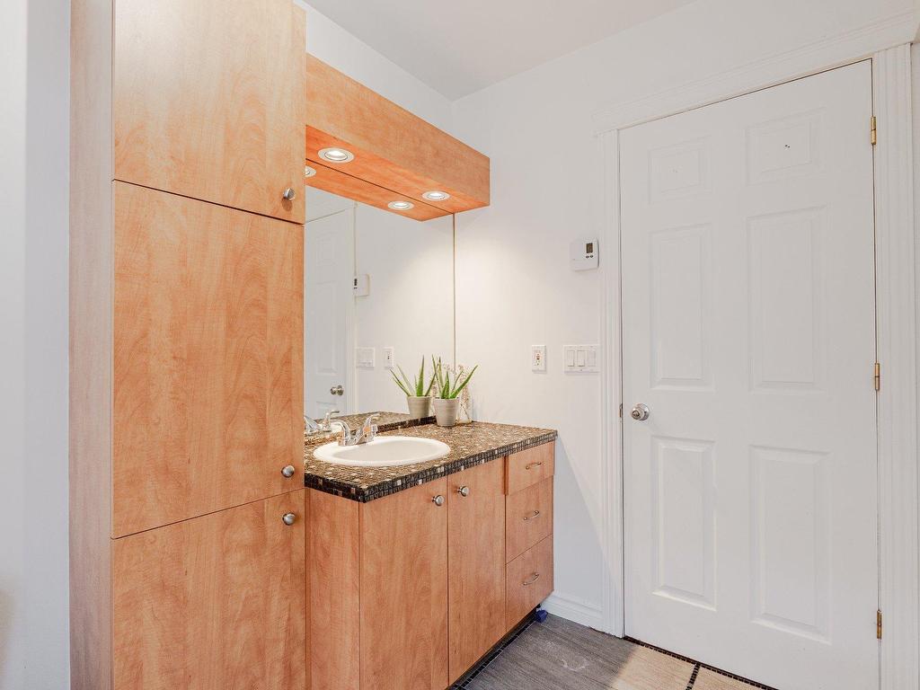 









6432

 - 6434


Rue du Président-Kennedy

,
Sherbrooke (Brompton/Rock Forest/Saint-Élie/Deauville),




QC
J1N4A8

